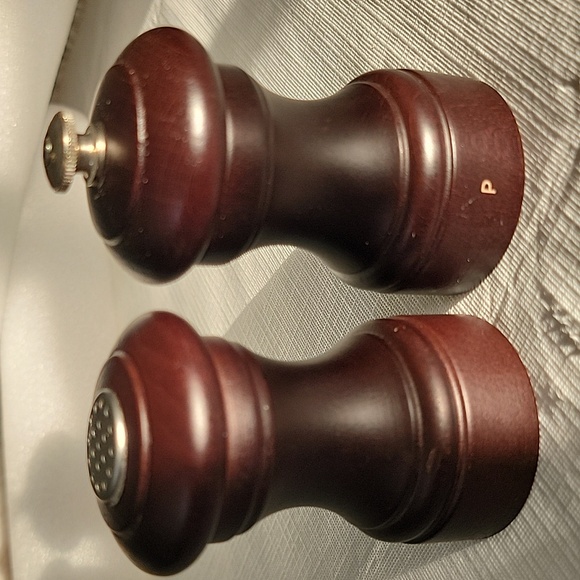 Peugeot Compact Pepper Mill and Salt Shaker Set  BinY - Picture 4 of 8